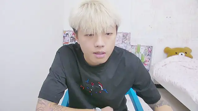 Snapshot of Chocolates-001 chatting on 7, 4, 2026 Chocolates-001 online show from 7, 4, 2026