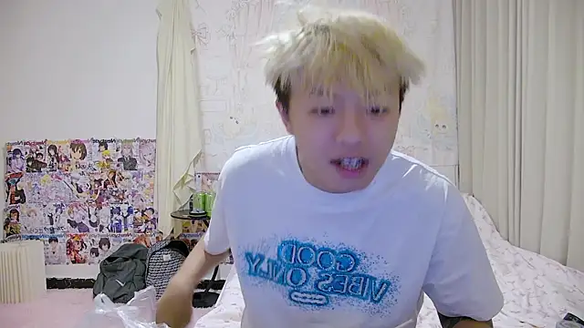 Snapshot of Chocolates-001 chatting on 13, 4, 2026 Chocolates-001 online show from 13, 4, 2026