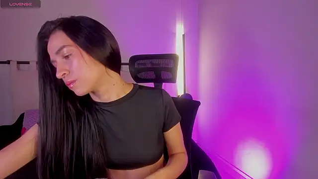 Snapshot of ella__olmos chatting on 10, 3, 2026 ella olmos online show from 10, 3, 2026