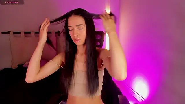 Snapshot of ella__olmos chatting on 12, 3, 2026 ella olmos online show from 12, 3, 2026