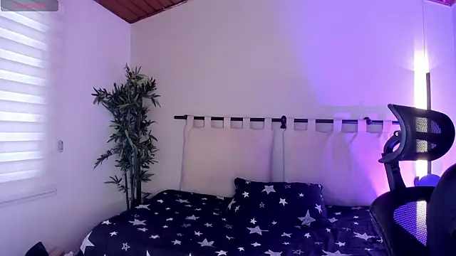 Snapshot of ella__olmos chatting on 20, 3, 2026 ella olmos online show from 20, 3, 2026