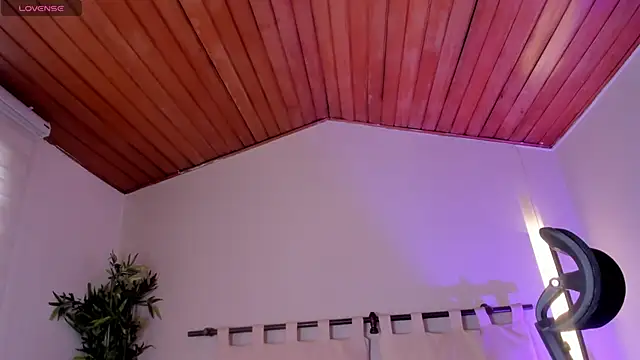 Snapshot of ella__olmos chatting on 1, 4, 2026 ella olmos online show from 1, 4, 2026