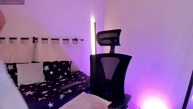 Snapshot of ella__olmos chatting on 3, 4, 2026 ella olmos online show from 3, 4, 2026