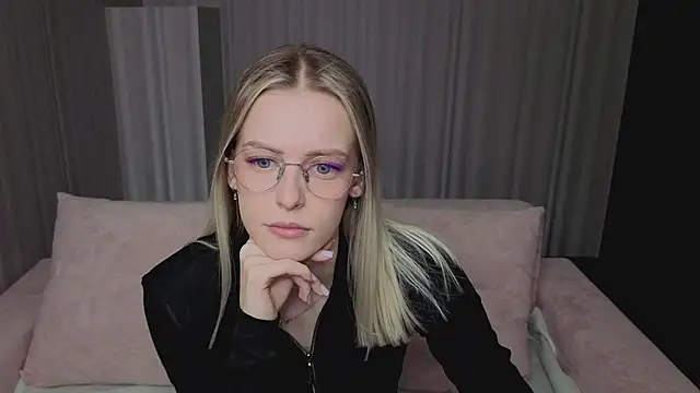 Snapshot of kittie_like18 chatting on 17, 3, 2026 kittie like18 online show from 17, 3, 2026