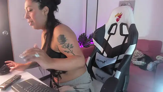 Xiomara as online show from 21, 2, 2026