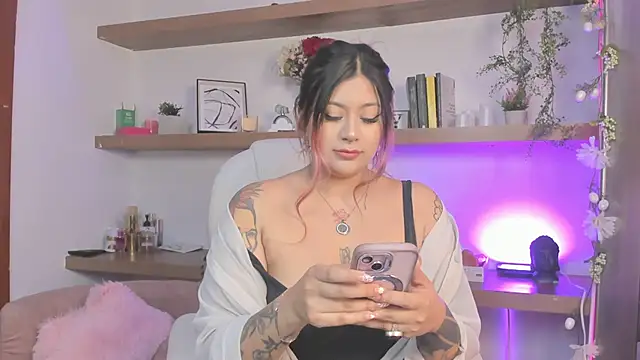Snapshot of _Lorraine_v chatting on 14, 4, 2026 Lorraine v online show from 14, 4, 2026