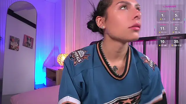 Snapshot of Molly__davis chatting on 23, 3, 2026 Molly davis online show from 23, 3, 2026