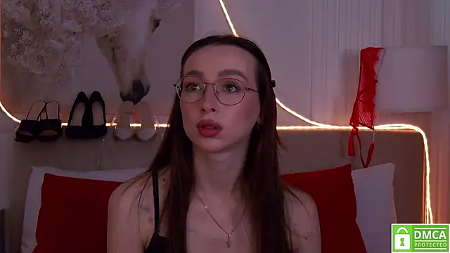 Snapshot of Emily_Simon chatting on 13, 2, 2026 Emily Simon online show from 13, 2, 2026