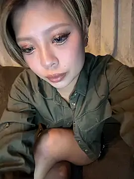 BADBITCHISAKI online show from 10, 2, 2026