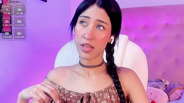 Snapshot of internett_sweetheart chatting on 9, 4, 2026 internett sweetheart online show from 9, 4, 2026