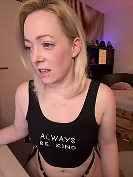 Snapshot of Lea-Kirsch chatting on 2, 3, 2026 Lea-Kirsch online show from 2, 3, 2026