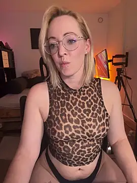 Snapshot of Lea-Kirsch chatting on 22, 3, 2026 Lea-Kirsch online show from 22, 3, 2026