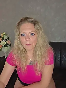 Snapshot of Anna-Lustig chatting on 7, 6, 2026 Anna-Lustig online show from 7, 6, 2026