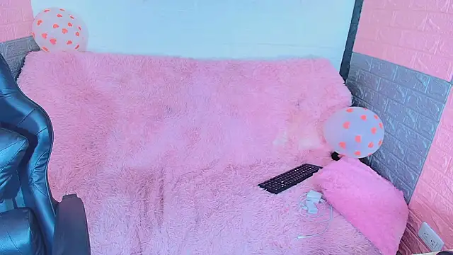 Snapshot of hotcakes_uwu chatting on 27, 3, 2026 hotcakes uwu online show from 27, 3, 2026