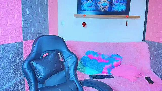 Snapshot of hotcakes_uwu chatting on 16, 4, 2026 hotcakes uwu online show from 16, 4, 2026