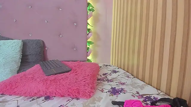 Snapshot of lovely__kiss__ chatting on 16, 4, 2026 lovely kiss online show from 16, 4, 2026