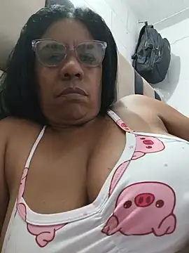 Snapshot of Zeyllyjhonson chatting on 3, 7, 2026 Zeyllyjhonson online show from 3, 7, 2026