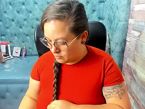 Snapshot of Sarah_Boobs_ chatting on 8, 5, 2026 Sarah Boobs online show from 8, 5, 2026