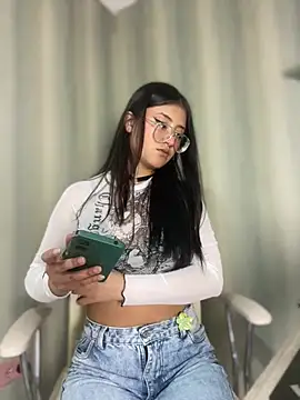 StrawberryPink  online show from 21, 2, 2026