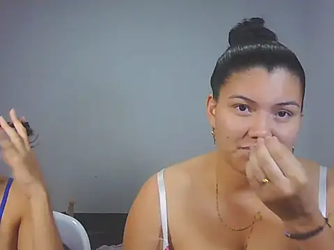 Snapshot of Helena-Paola chatting on 1, 2, 2026 Helena-Paola online show from 1, 2, 2026