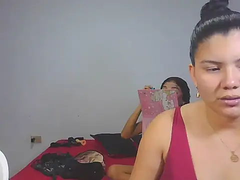 Snapshot of Helena-Paola chatting on 5, 2, 2026 Helena-Paola online show from 5, 2, 2026