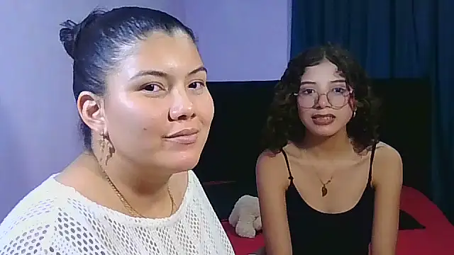 Snapshot of Helena-Paola chatting on 13, 3, 2026 Helena-Paola online show from 13, 3, 2026