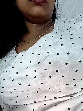 Snapshot of Hot-Tinaa chatting on 7, 4, 2026 Hot-Tinaa online show from 7, 4, 2026