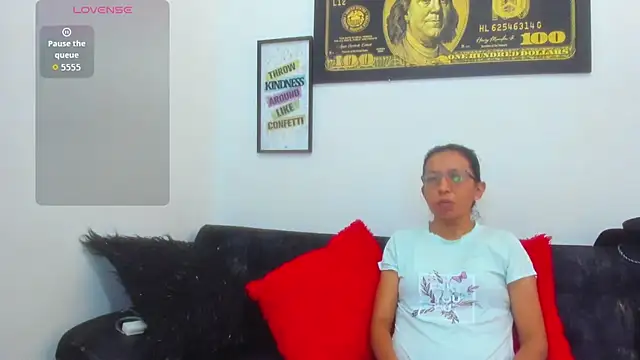 Snapshot of Livia_Coxs chatting on 6, 3, 2026 Livia Coxs online show from 6, 3, 2026