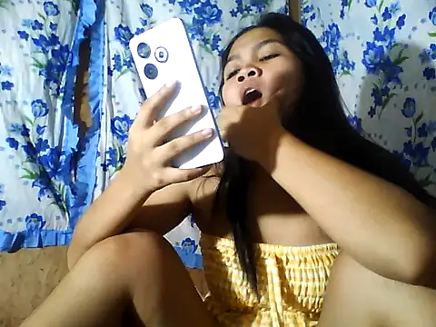 Snapshot of PinaySkinnyJust18 chatting on 4, 7, 2026 PinaySkinnyJust18 online show from 4, 7, 2026