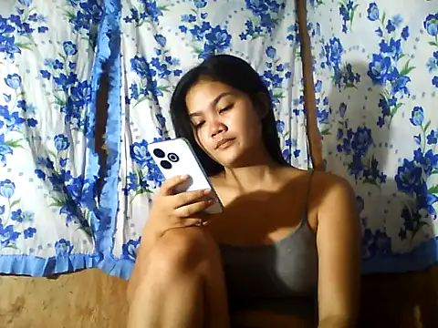 Snapshot of PinaySkinnyJust18 chatting on 5, 7, 2026 PinaySkinnyJust18 online show from 5, 7, 2026