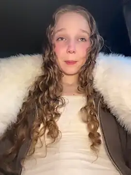 Snapshot of outside_rosy chatting on 5, 3, 2026 outside rosy online show from 5, 3, 2026