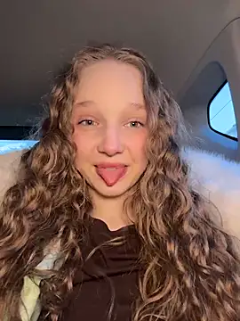 Snapshot of outside_rosy chatting on 6, 3, 2026 outside rosy online show from 6, 3, 2026