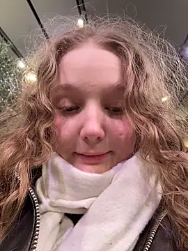 Snapshot of outside_rosy chatting on 12, 3, 2026 outside rosy online show from 12, 3, 2026