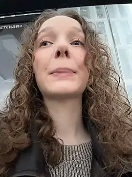 Snapshot of outside_rosy chatting on 4, 4, 2026 outside rosy online show from 4, 4, 2026