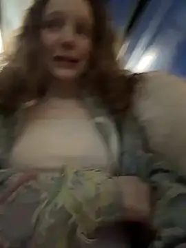 Snapshot of outside_rosy chatting on 5, 4, 2026 outside rosy online show from 5, 4, 2026