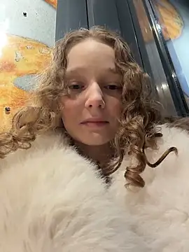 Snapshot of outside_rosy chatting on 6, 4, 2026 outside rosy online show from 6, 4, 2026