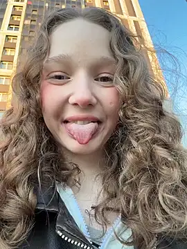 Snapshot of outside_rosy chatting on 9, 4, 2026 outside rosy online show from 9, 4, 2026