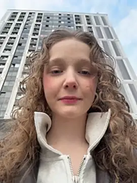 Snapshot of outside_rosy chatting on 12, 4, 2026 outside rosy online show from 12, 4, 2026