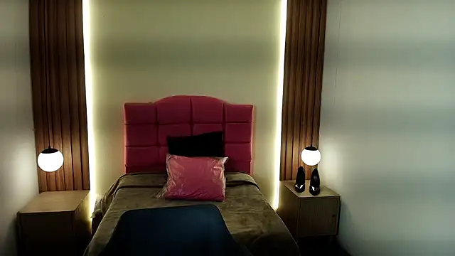 IvonneRoss  online show from 5, 2, 2026