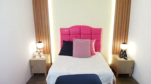 IvonneRoss  online show from 25, 2, 2026