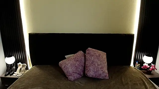 IvonneRoss  online show from 13, 3, 2026