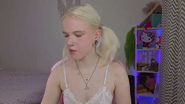 Mia WaterFall online show from 15, 4, 2026