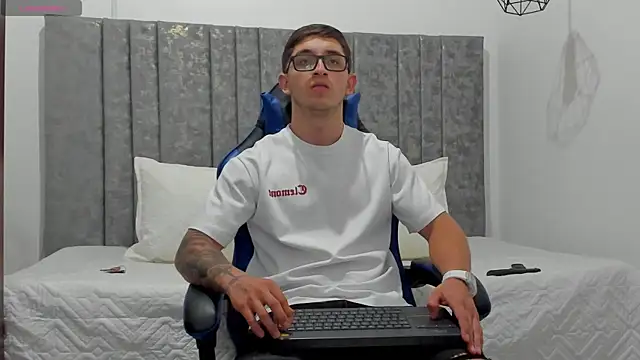 Calvin Hunter online show from 6, 4, 2026