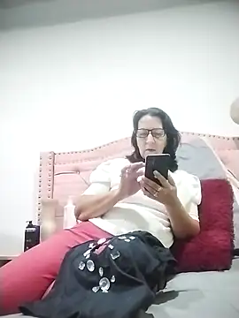 Snapshot of RosseLaure chatting on 7, 2, 2026 RosseLaure online show from 7, 2, 2026