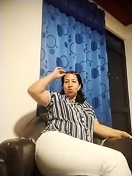 Snapshot of RosseLaure chatting on 28, 5, 2026 RosseLaure online show from 28, 5, 2026