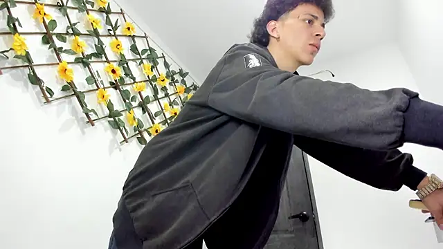 Snapshot of Maxxx_bigcockx chatting on 9, 3, 2026 Maxxx bigcockx online show from 9, 3, 2026