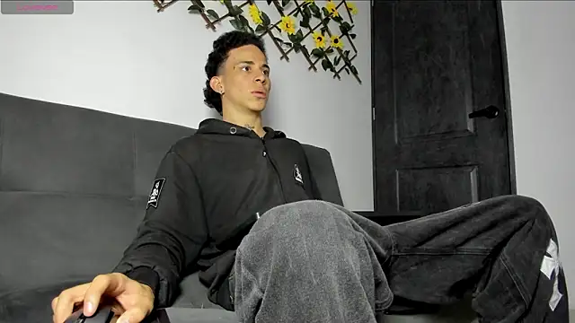 Snapshot of Maxxx_bigcockx chatting on 15, 4, 2026 Maxxx bigcockx online show from 15, 4, 2026