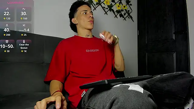 Snapshot of Maxxx_bigcockx chatting on 24, 4, 2026 Maxxx bigcockx online show from 24, 4, 2026