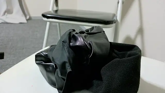 Snapshot of kyuleather chatting on 17, 4, 2026 kyuleather online show from 17, 4, 2026