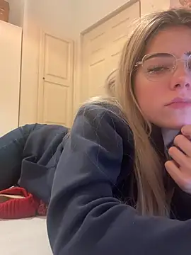 Snapshot of MelliMoon chatting on 19, 2, 2026 MelliMoon online show from 19, 2, 2026